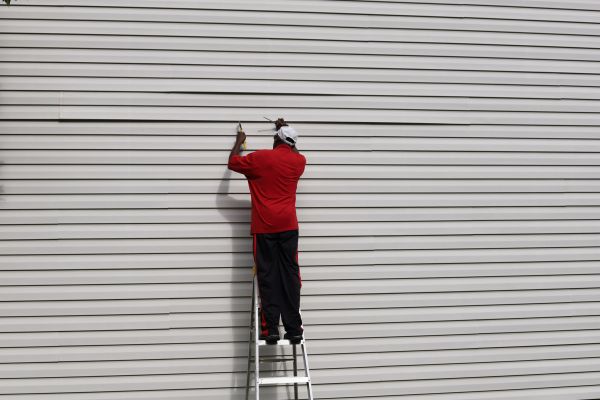 Cost of Siding Reattachment in Bremerton